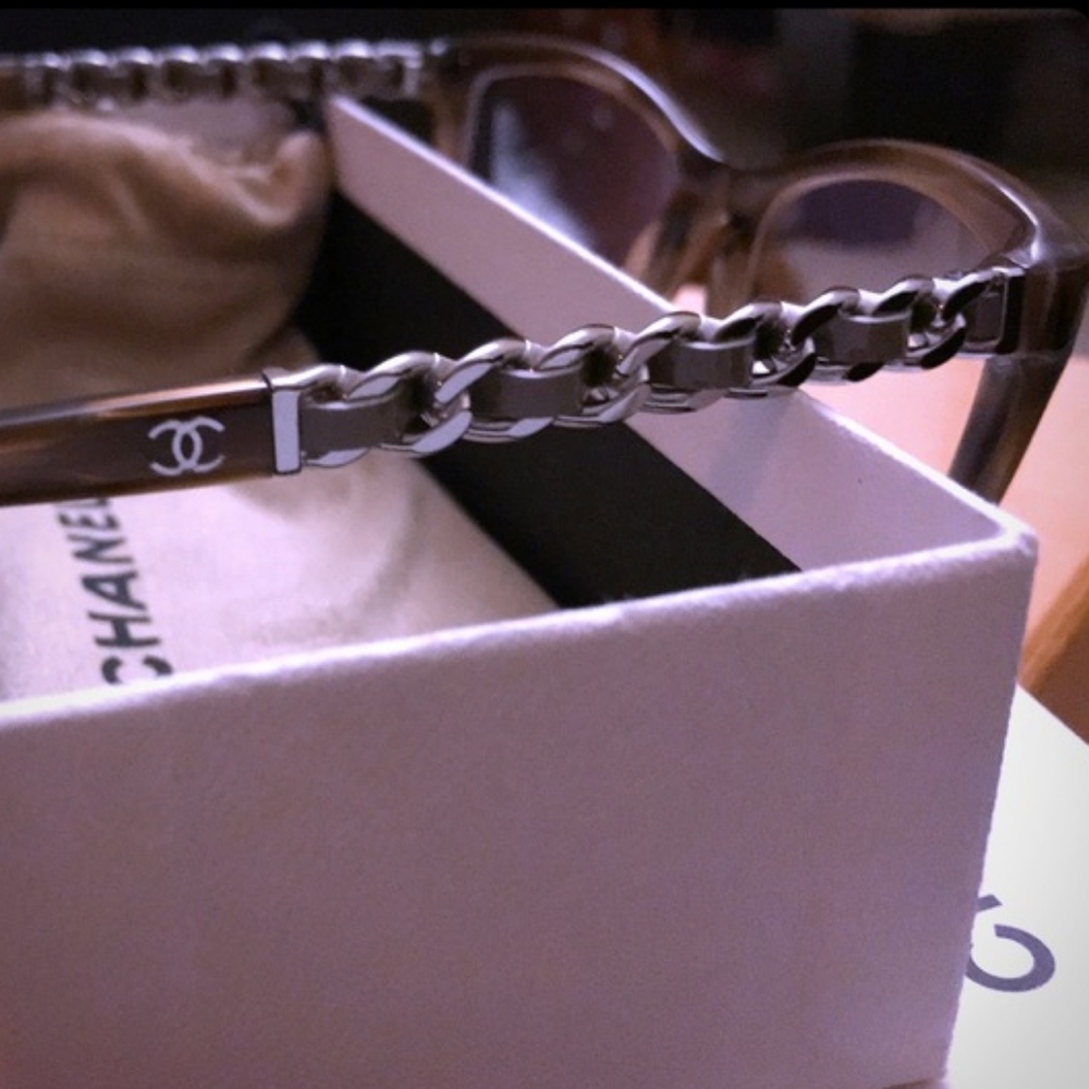 Chanel eye glasses silver chain calfskin leather trim - Picture 2 of 5